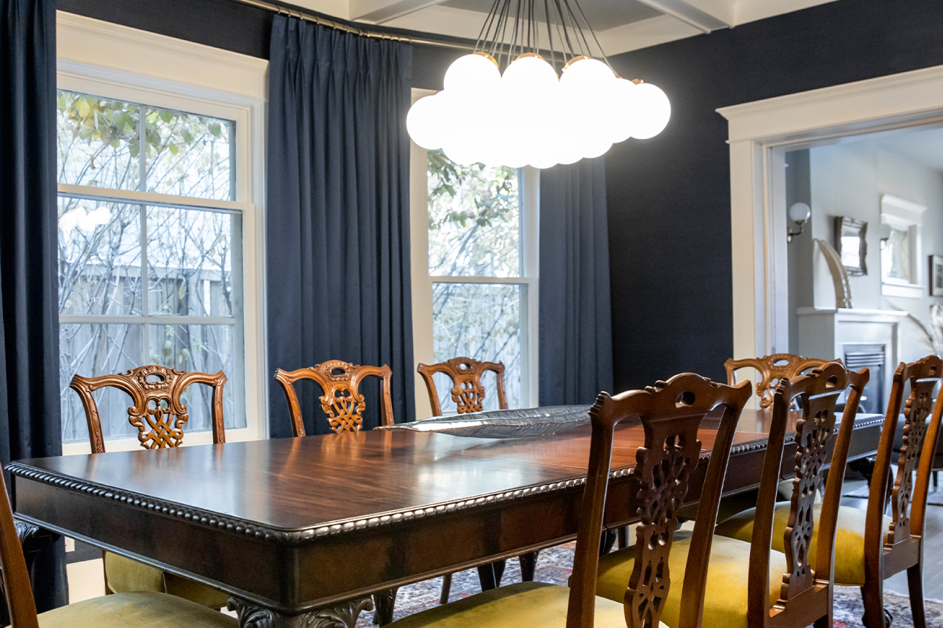 Interior-Decorating-With-Dark-Colours